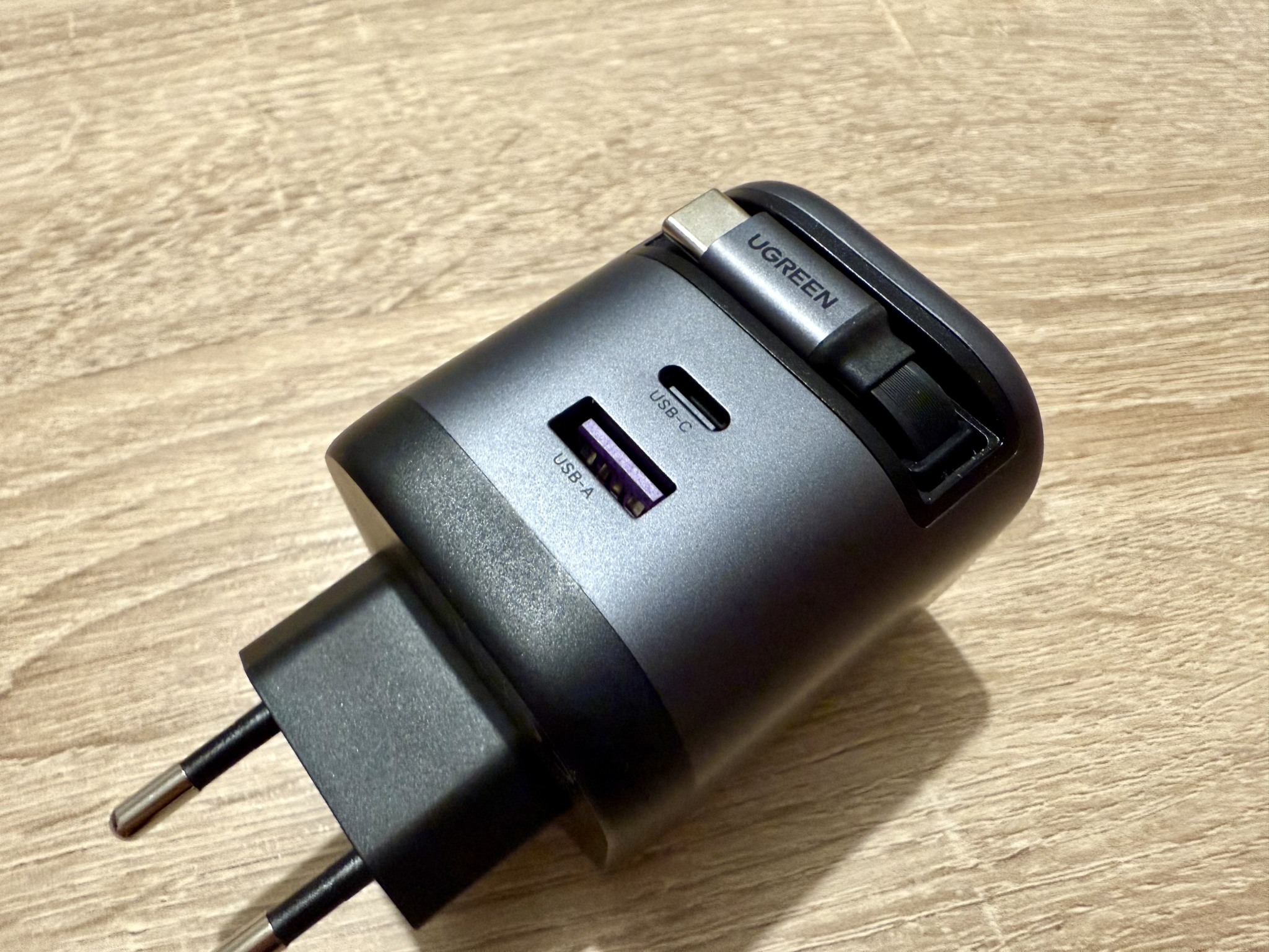 Chargeur UGREEN 65W rétractable - Ports