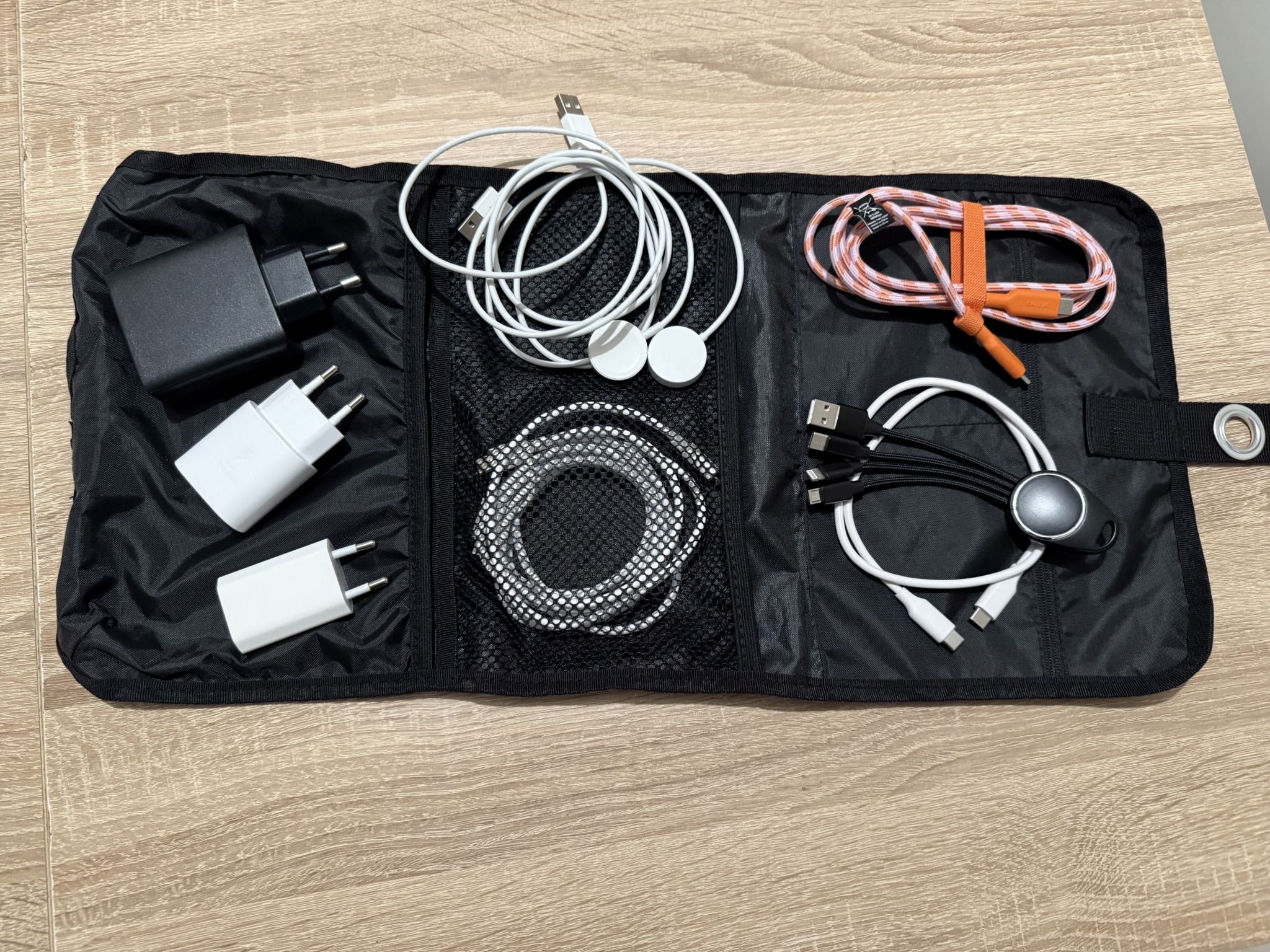 Sacoche de voyage pour cables et chargeurs