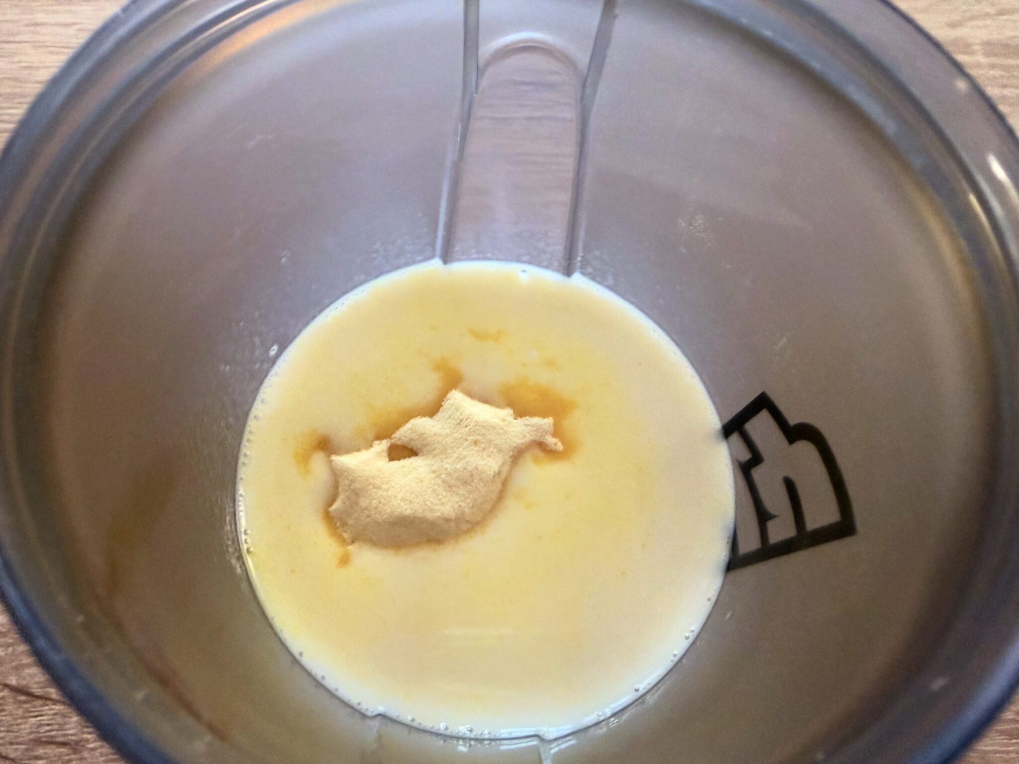 HOLY - Préparation Milkshake dans shaker